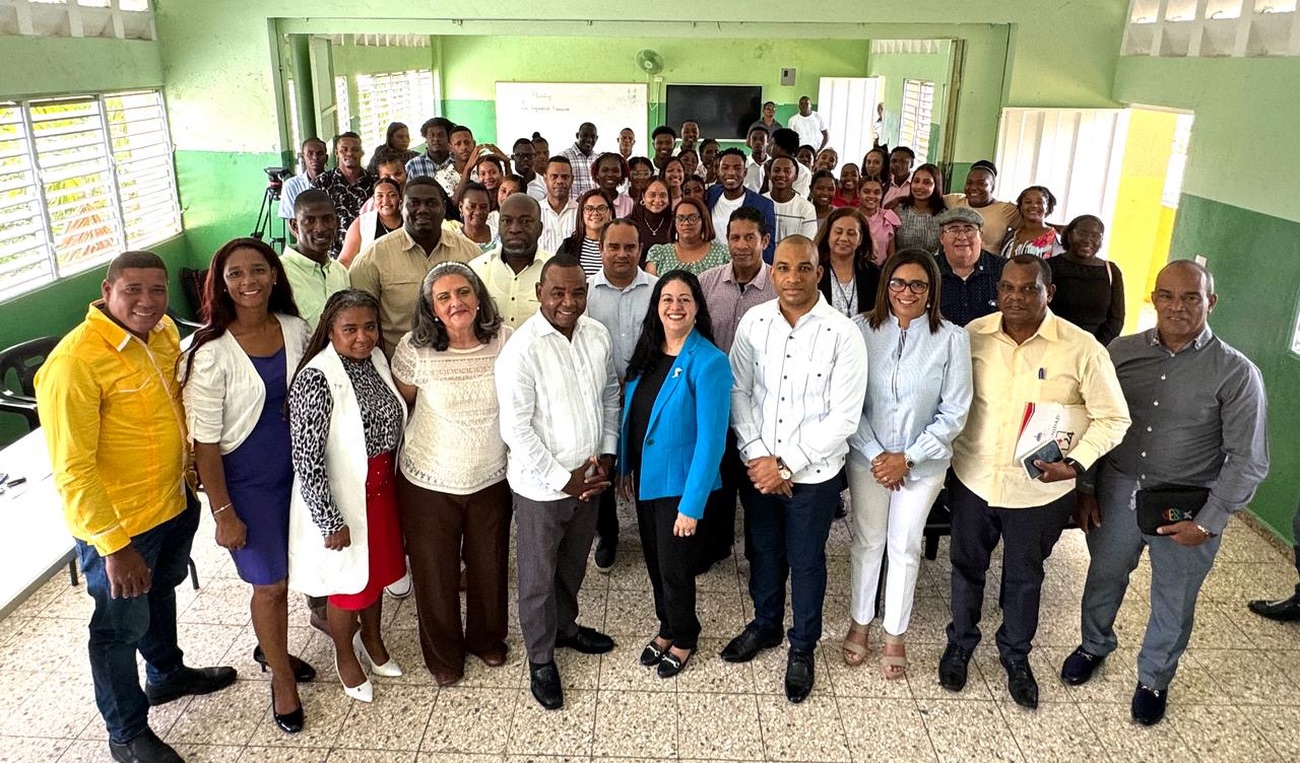 REPÚBLICA DOMINICANA: Mescyt inaugura centro de Inglés de Inmersión en Guanuma, La Victoria