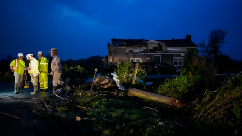 Tres muertos por tormentas en EEUU, varios tornados golpean el sureste del país